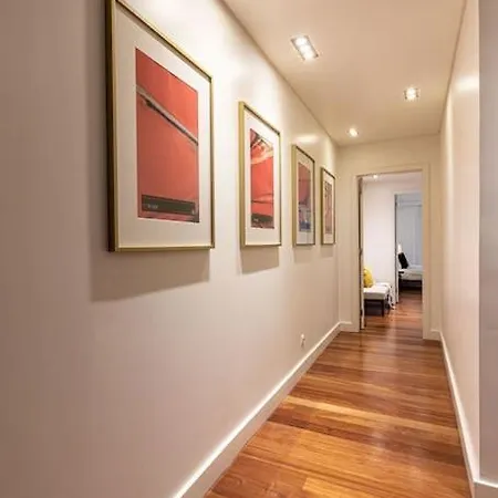 Апартаменти Chiado Deluxe Modern Feel 3 Bedroom Лісабон