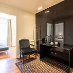 Chiado Deluxe Modern Feel 3 Bedroom Apartment Lisbon