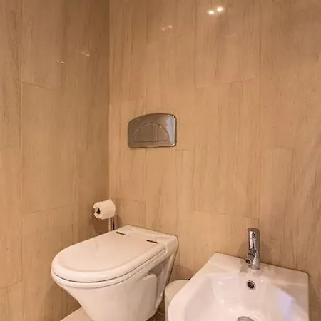 Chiado Deluxe Modern Feel 3 Bedroom Lizbona
