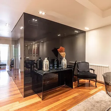 Апартаменти Chiado Deluxe Modern Feel 3 Bedroom Лісабон
