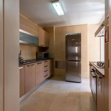 Апартаменти Chiado Deluxe Modern Feel 3 Bedroom Лісабон