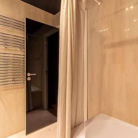 Chiado Deluxe Modern Feel 3 Bedroom Apartament