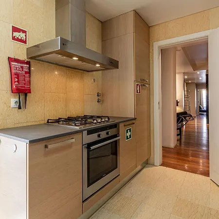 Chiado Deluxe Modern Feel 3 Bedroom Lizbona
