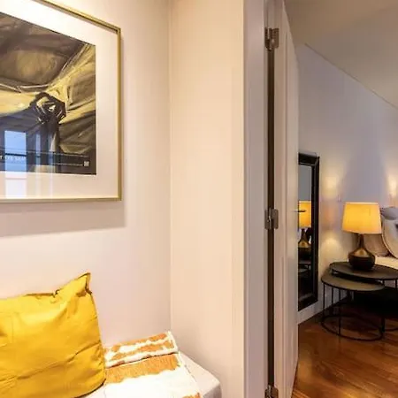 Chiado Deluxe Modern Feel 3 Bedroom شقة *