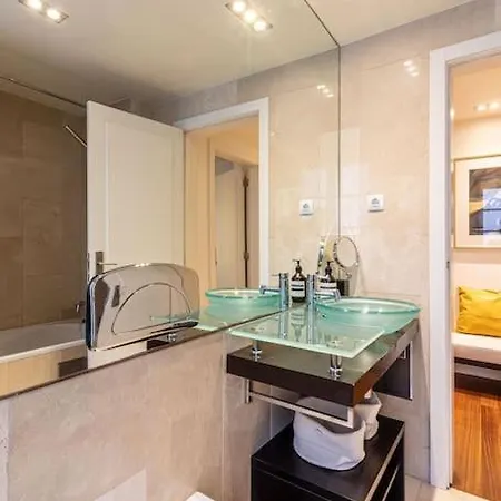 Chiado Deluxe Modern Feel 3 Bedroom Apartment